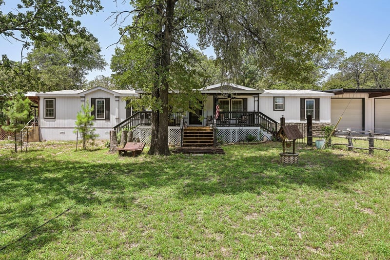 Virtual tour of 541 Hidden Oaks DR