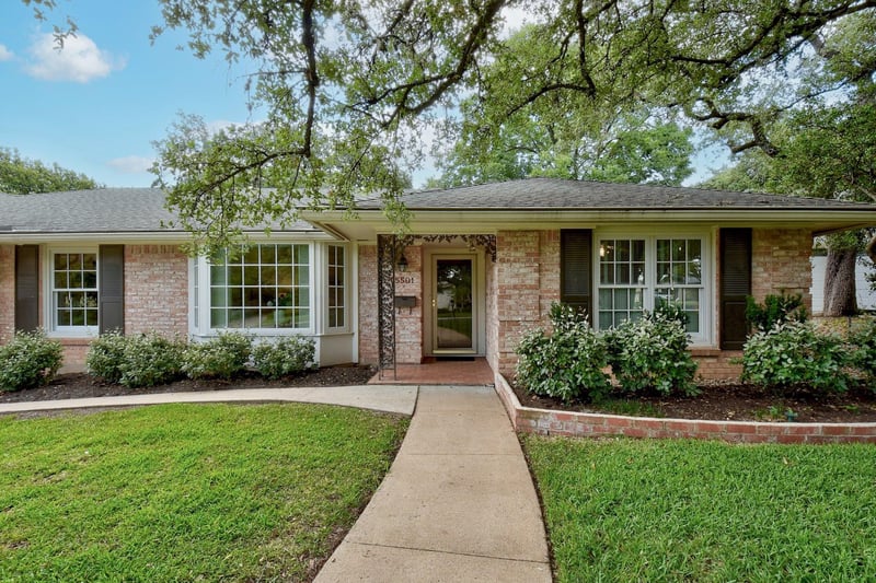 Virtual tour of 5501 Highland Crest DR