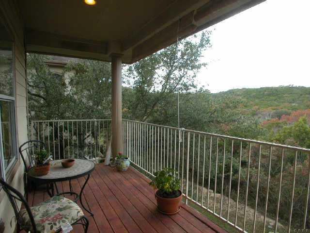 Virtual tour of 5501 Oakwood Cv 'A' Unit #B-2