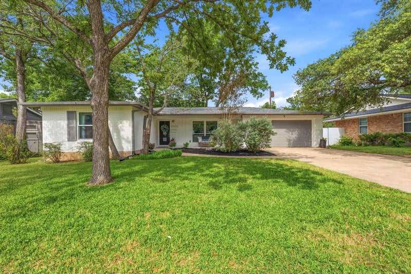 Virtual tour of 5502 Westminster DR