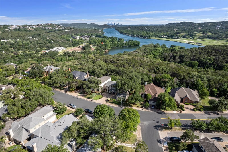 Virtual tour of 5503 Courtyard DR