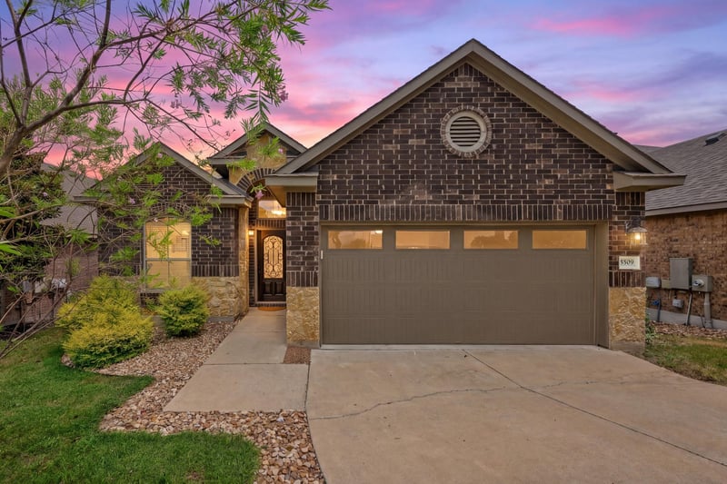 Virtual tour of 5509 Brady Bayou CV