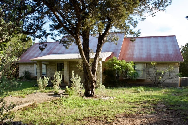 Virtual tour of 555 Hillsedge RD