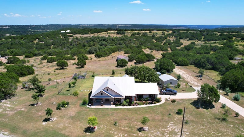 Virtual tour of 560 Saddle Ridge DR