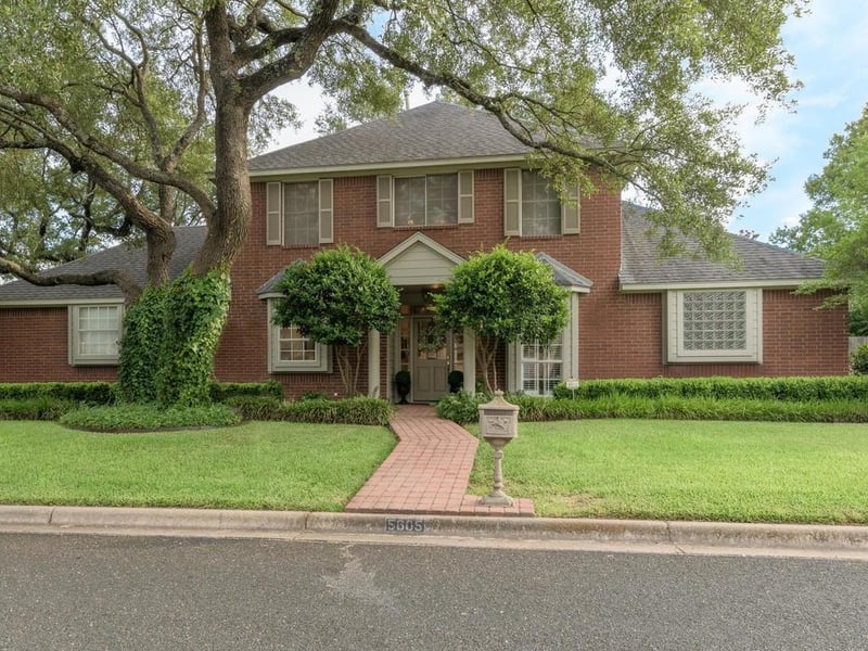 Virtual tour of 5605 N Scout Island Cir