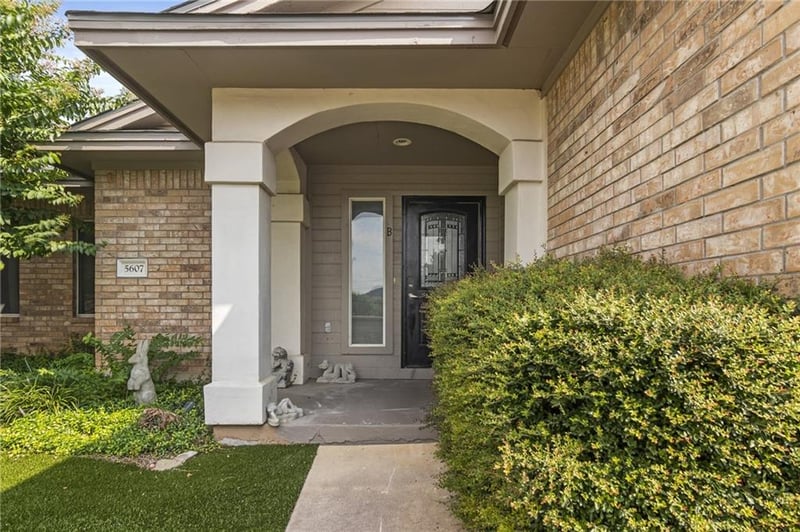 Virtual tour of 5607 Creek MDWS Unit #A