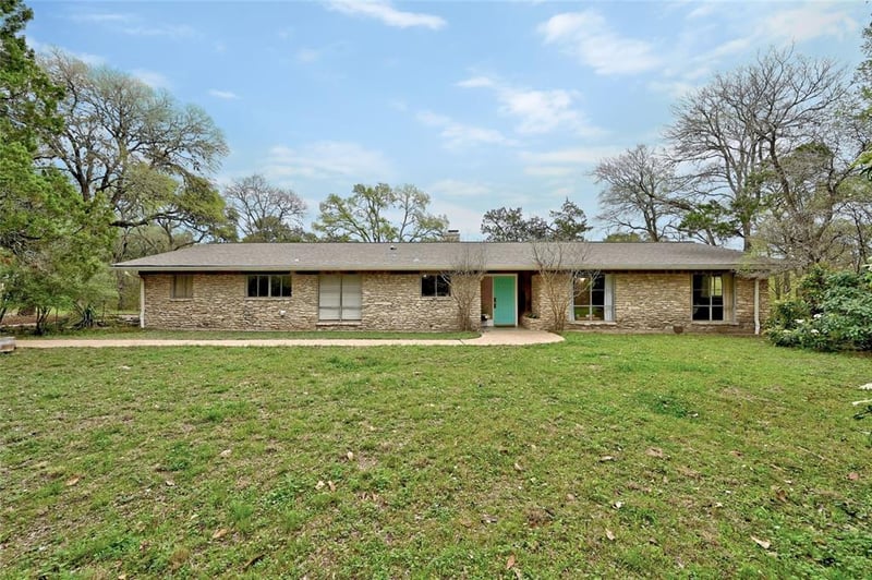 Virtual tour of 5645 Oak BLVD
