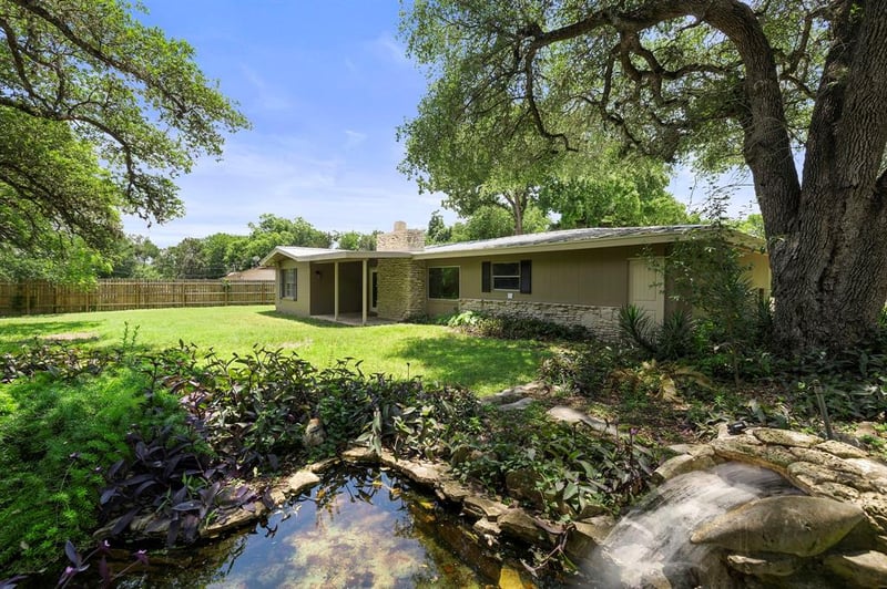 Virtual tour of 5656 Oak Blvd