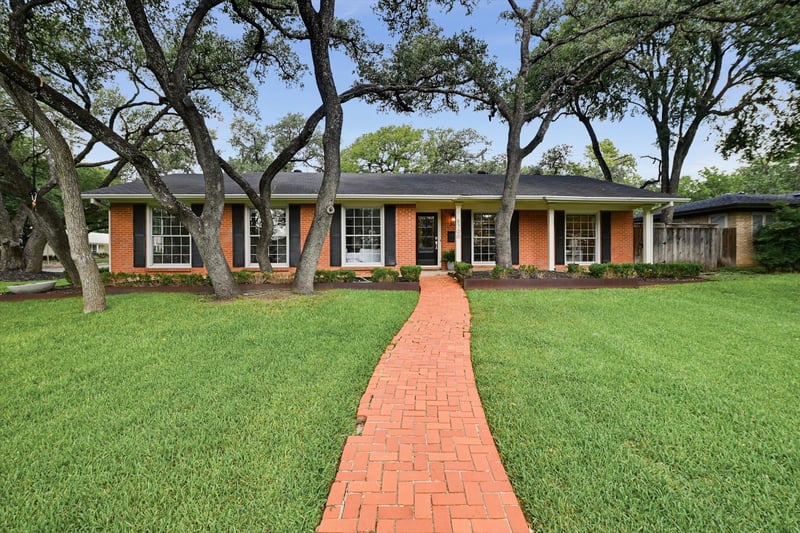 Virtual tour of 5700 Trailridge DR
