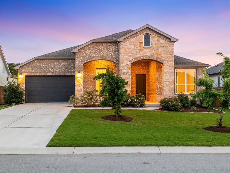 Virtual tour of 571 Climbing Rock LOOP