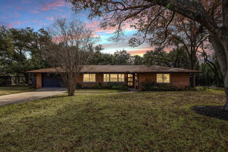 Virtual tour of 5711 Trailridge DR