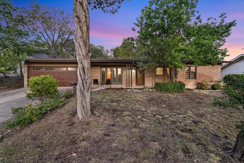 Virtual tour of 5723 Highland Hills DR
