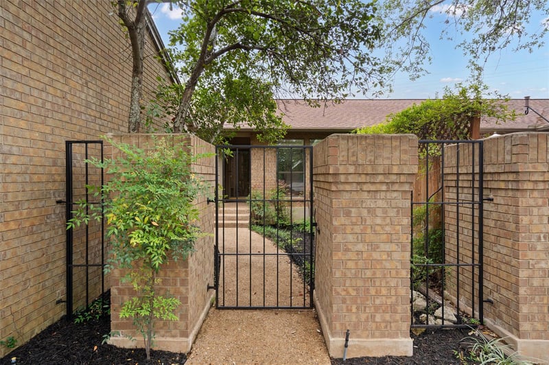 Virtual tour of 5724 N Scout Island Cir