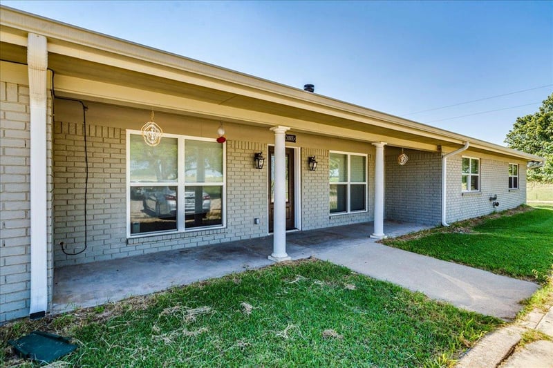 Virtual tour of 5732 Little Flock Rd