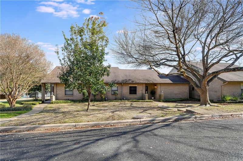 Virtual tour of 5745 N Scout Island Cir