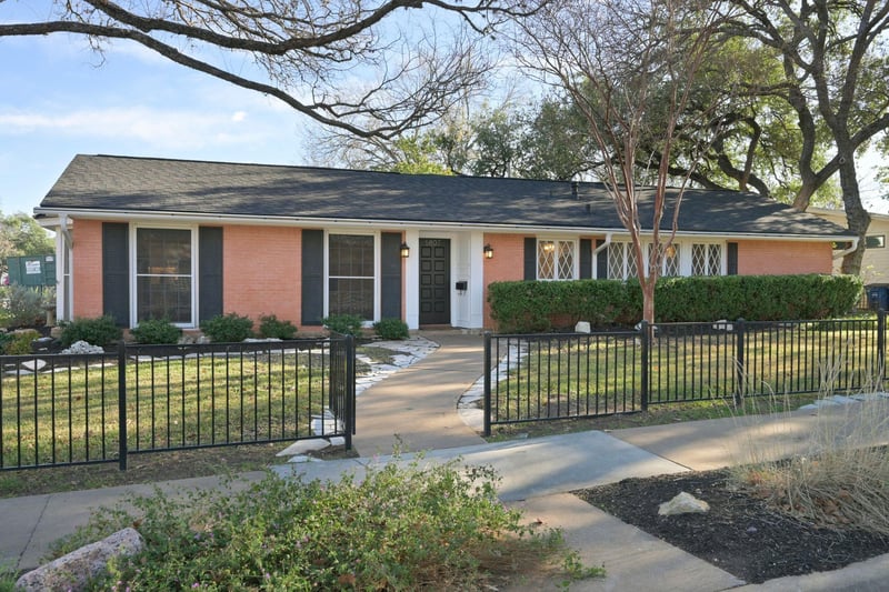 Virtual tour of 5807 Fairlane DR