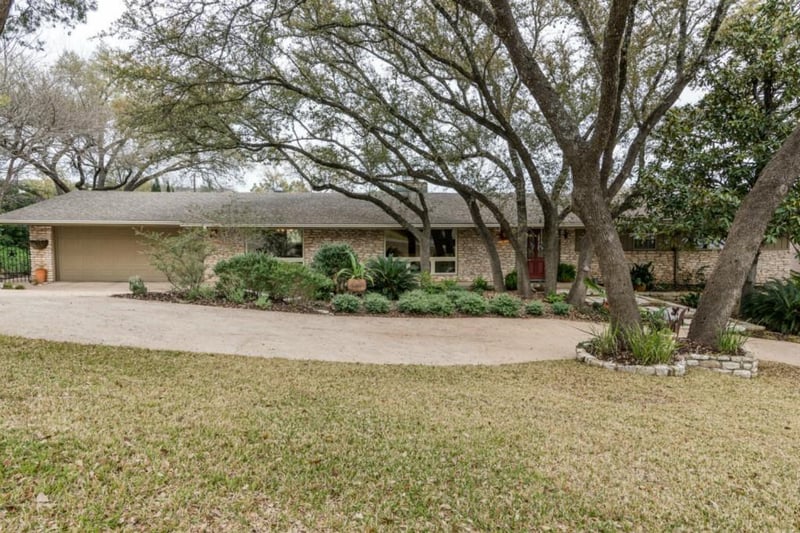 Virtual tour of 5811 Lookout Mountain Dr