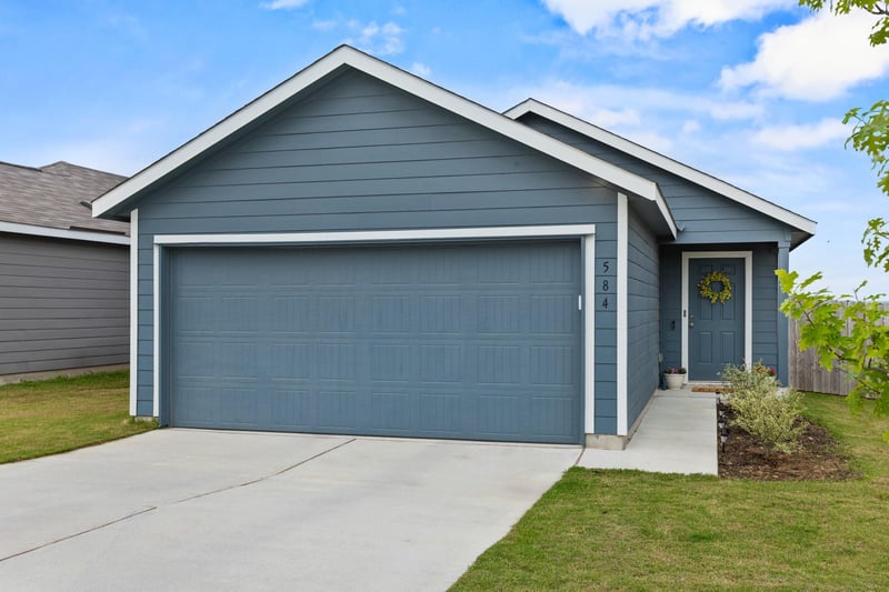 Virtual tour of 584 Commander Abbott DR