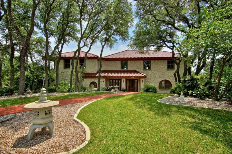 Virtual tour of 5900 Lookout Mountain Dr