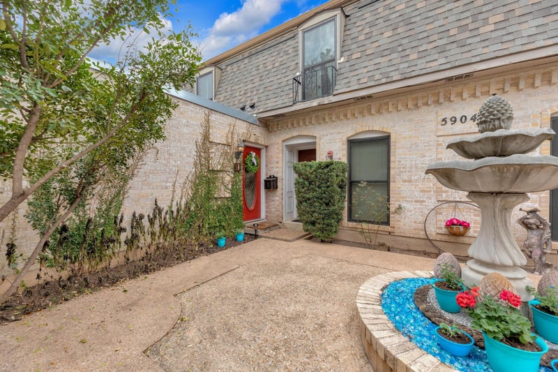 Virtual tour of 5904 Mountainclimb DR Unit #1