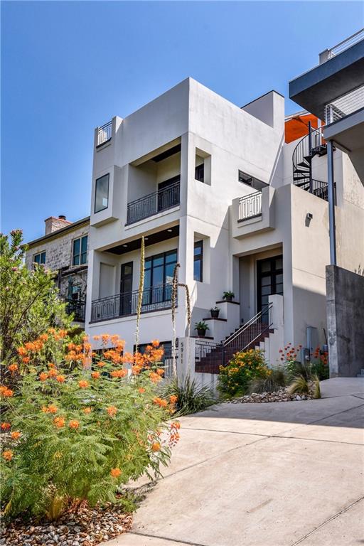 Virtual tour of 5911 N West (Northwest) Pl