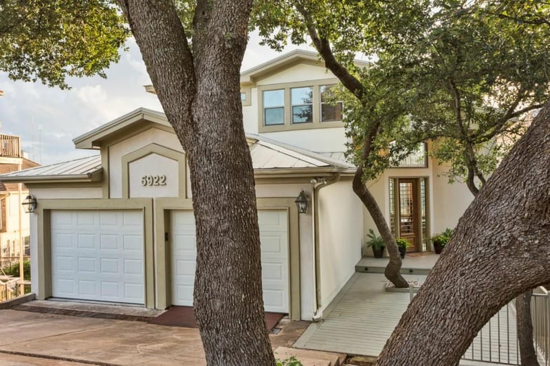 Virtual tour of 5922 Lookout Mountain Dr