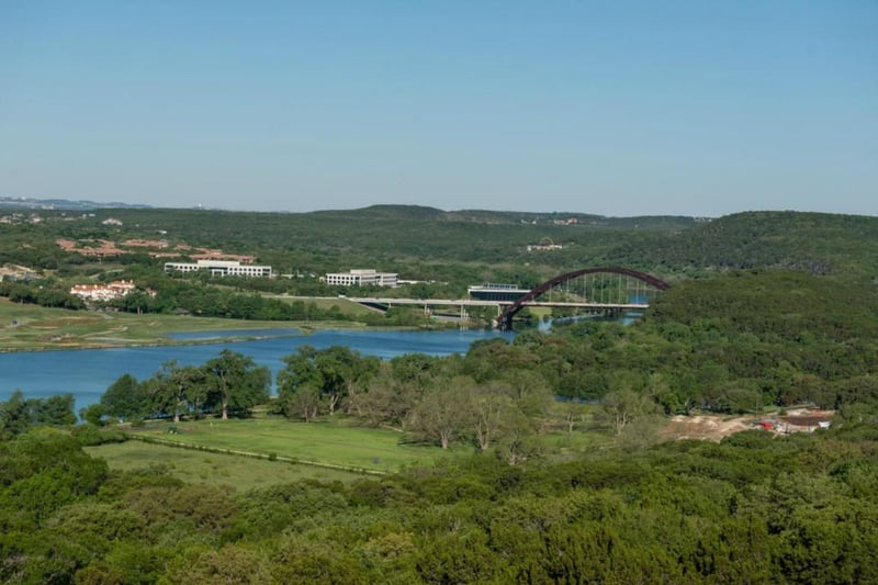 Virtual tour of 5930 Lookout Mountain Dr