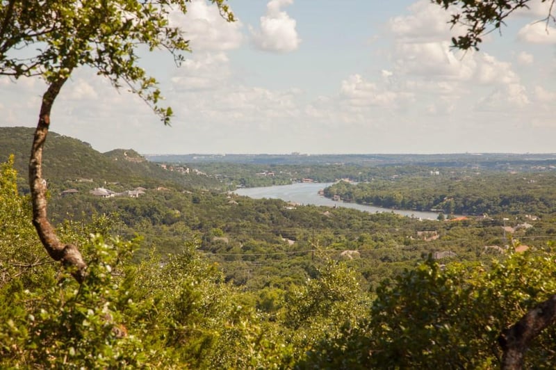 Virtual tour of 6002 Mountain Villa Dr