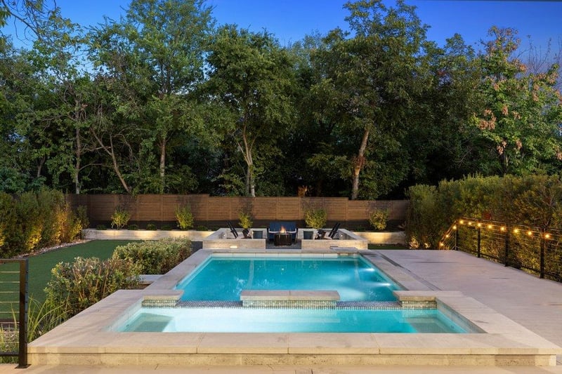 Virtual tour of 6003 Grover Ave
