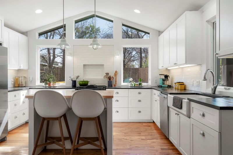 Virtual tour of 6003 Woodview Ave