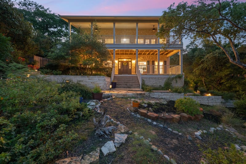 Virtual tour of 6004 Mount Bonnell RD