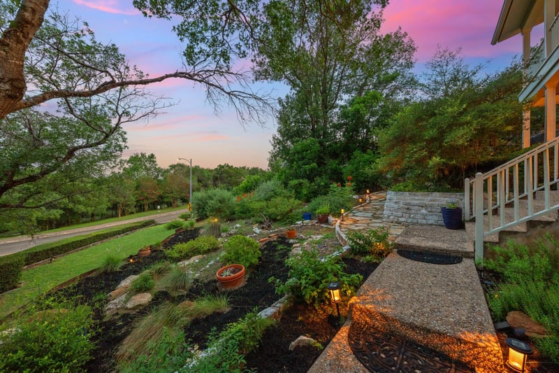 Virtual tour of 6004 Mount Bonnell RD