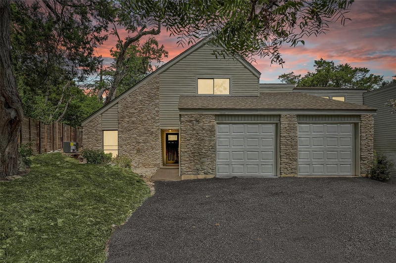 Virtual tour of 6004 Shadow Valley CV Unit #B