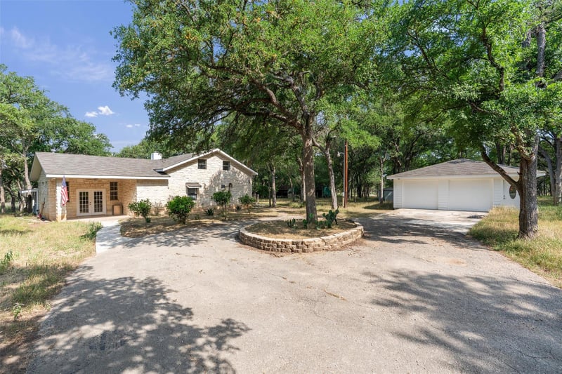 Virtual tour of 601 Deertrail DR