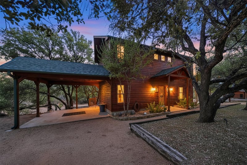 Virtual tour of 601 Echo Dr