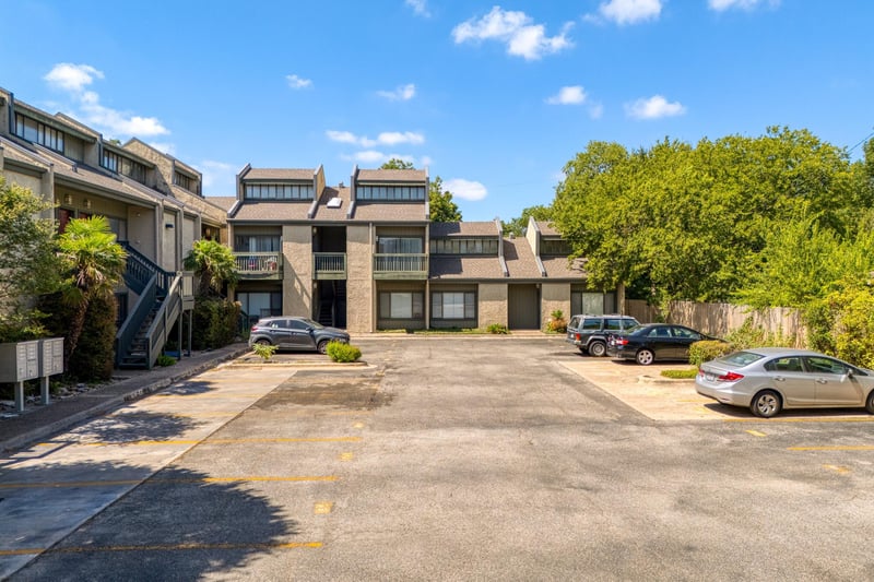 Virtual tour of 601 Nelray BLVD Unit #6