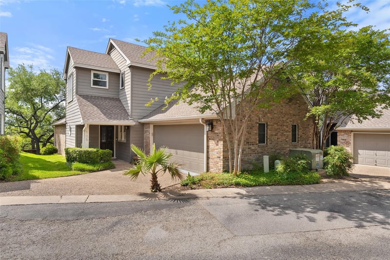 Virtual tour of 6010 LONG CHAMP CT Unit #105