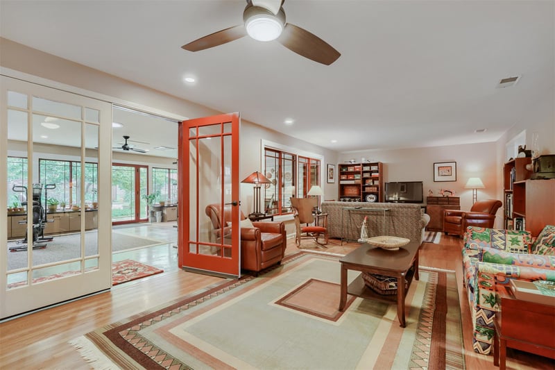 Virtual tour of 6011 Shoal Creek BLVD