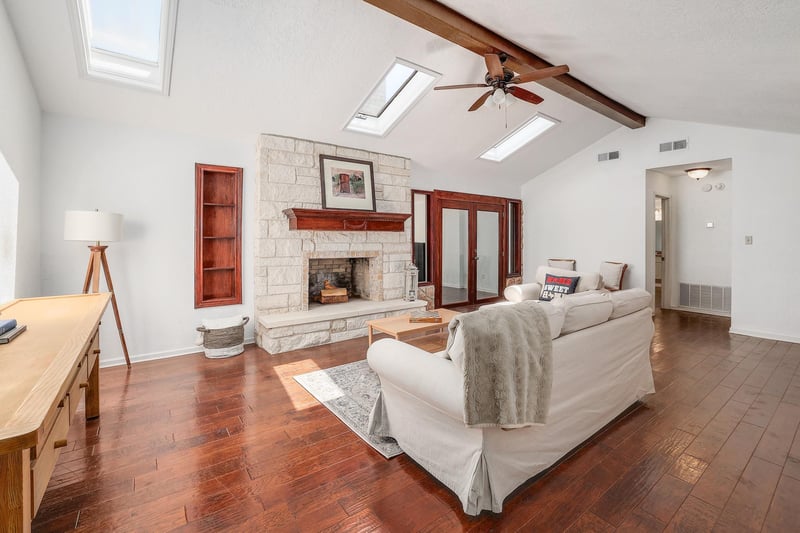 Virtual tour of 602 Meadowbrook DR