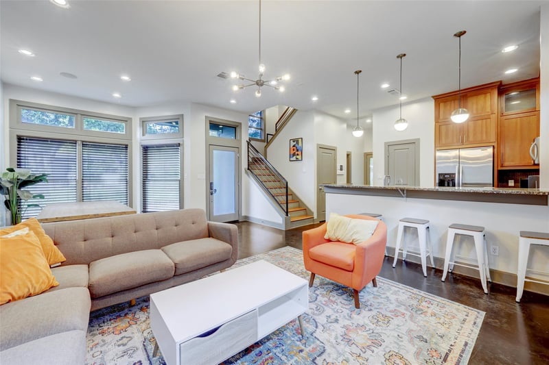 Virtual tour of 602 W N Loop Blvd