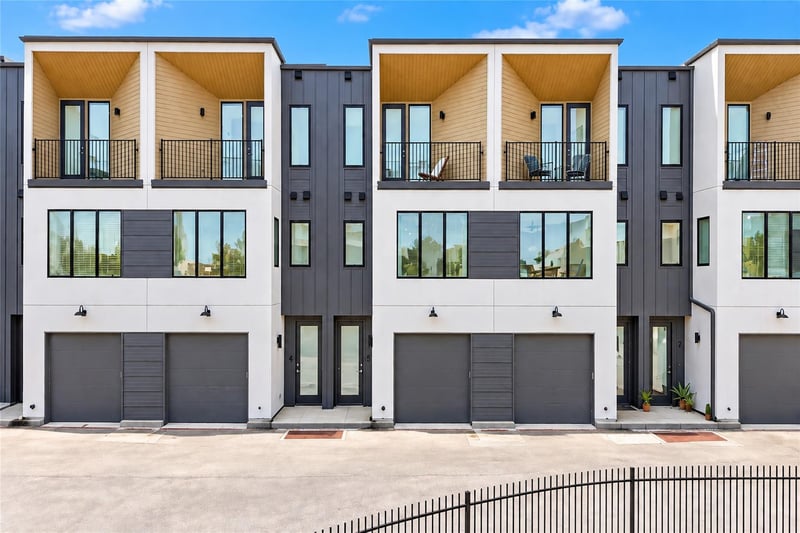 Virtual tour of 6020 Springdale Rd Unit #5
