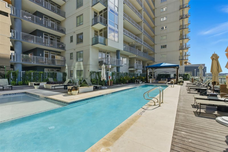Virtual tour of 603 Davis St Unit #703