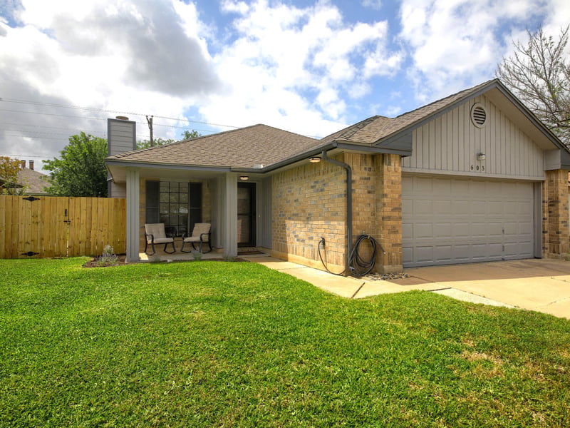 Virtual tour of 603 Saunders DR