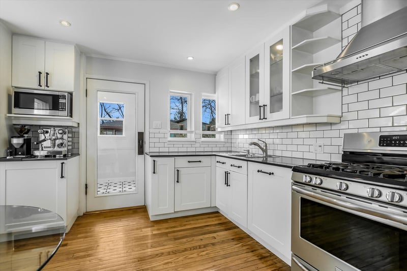 Virtual tour of 604 46th ST