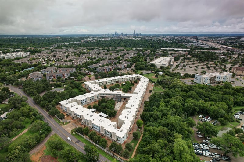 Virtual tour of 604 N Bluff DR Unit #101