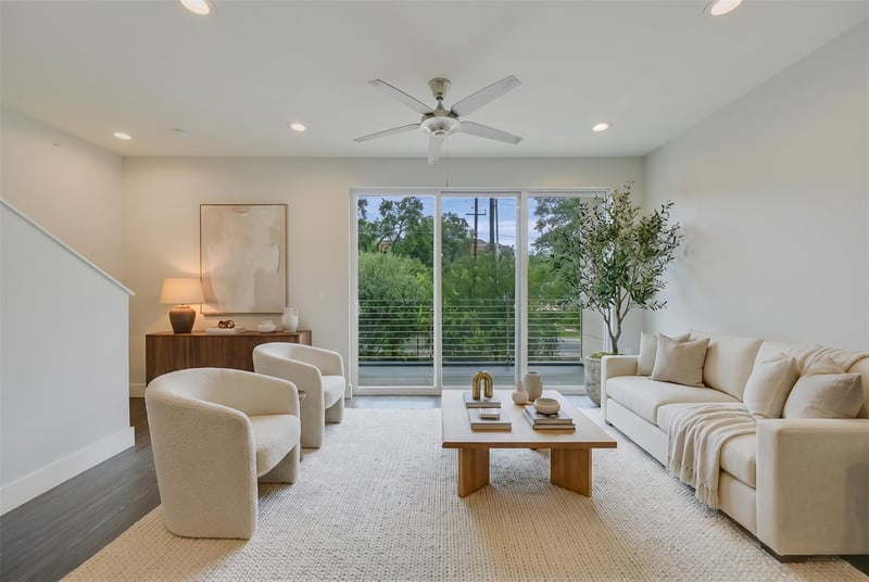 Virtual tour of 604 N Bluff DR Unit #136