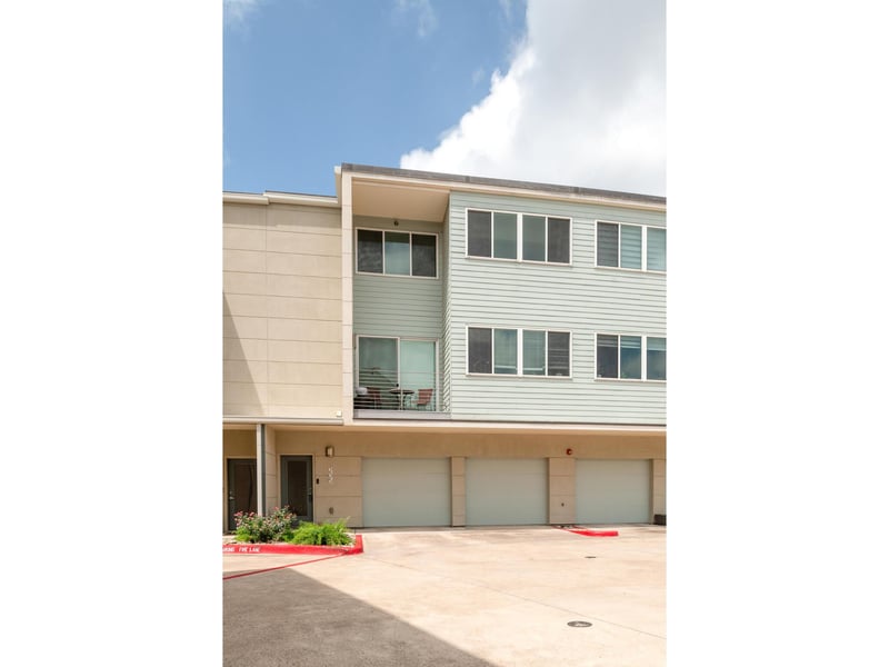 Virtual tour of 604 N Bluff Dr Unit #205