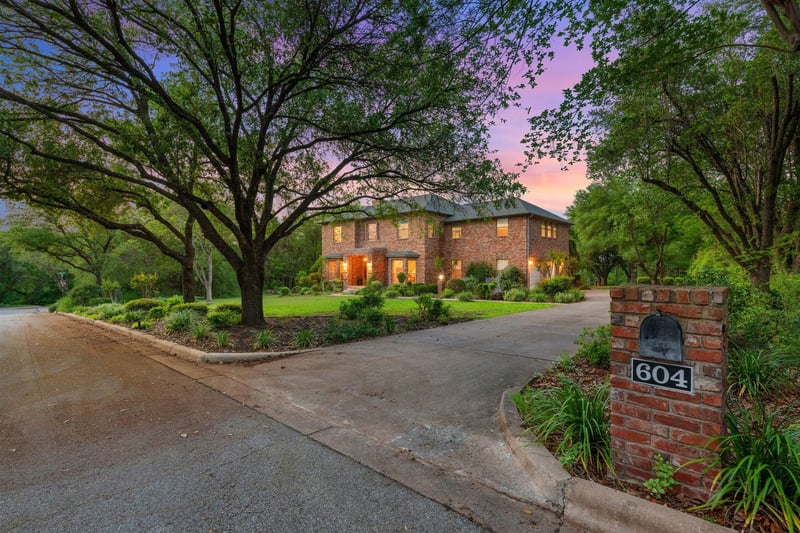 Virtual tour of 604 Rainbow CV