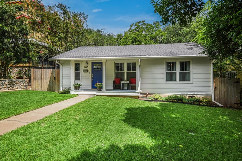 Virtual tour of 605 Deep Eddy Ave