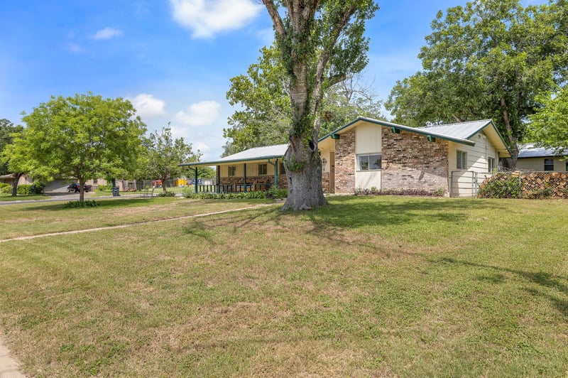 Virtual tour of 605 Parkway ST